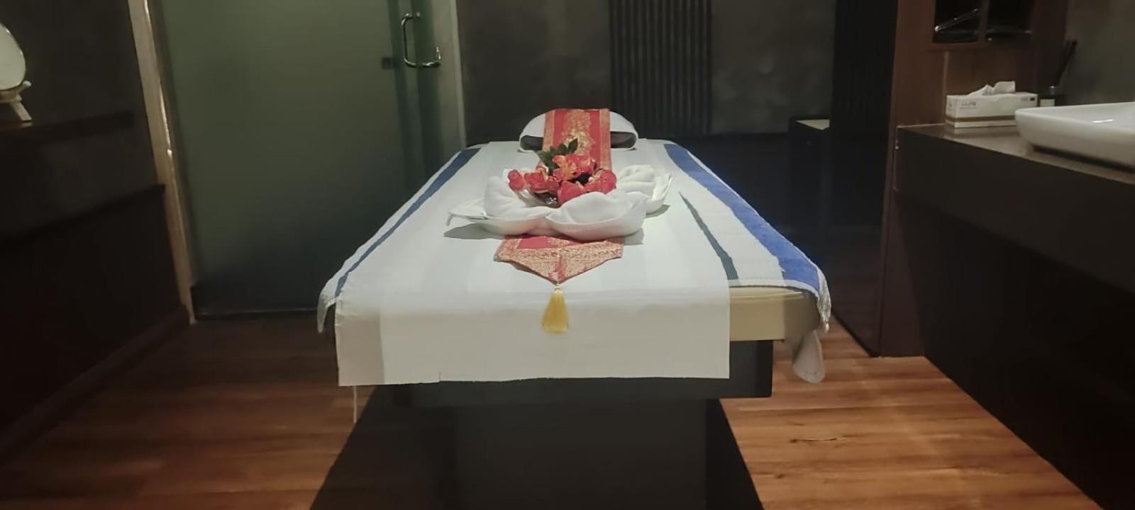 Waterfront Hotel Apartment Lusail Exterior photo A massage bed